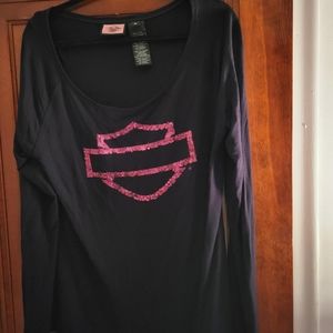 Harley Davidson off the shpulder top.